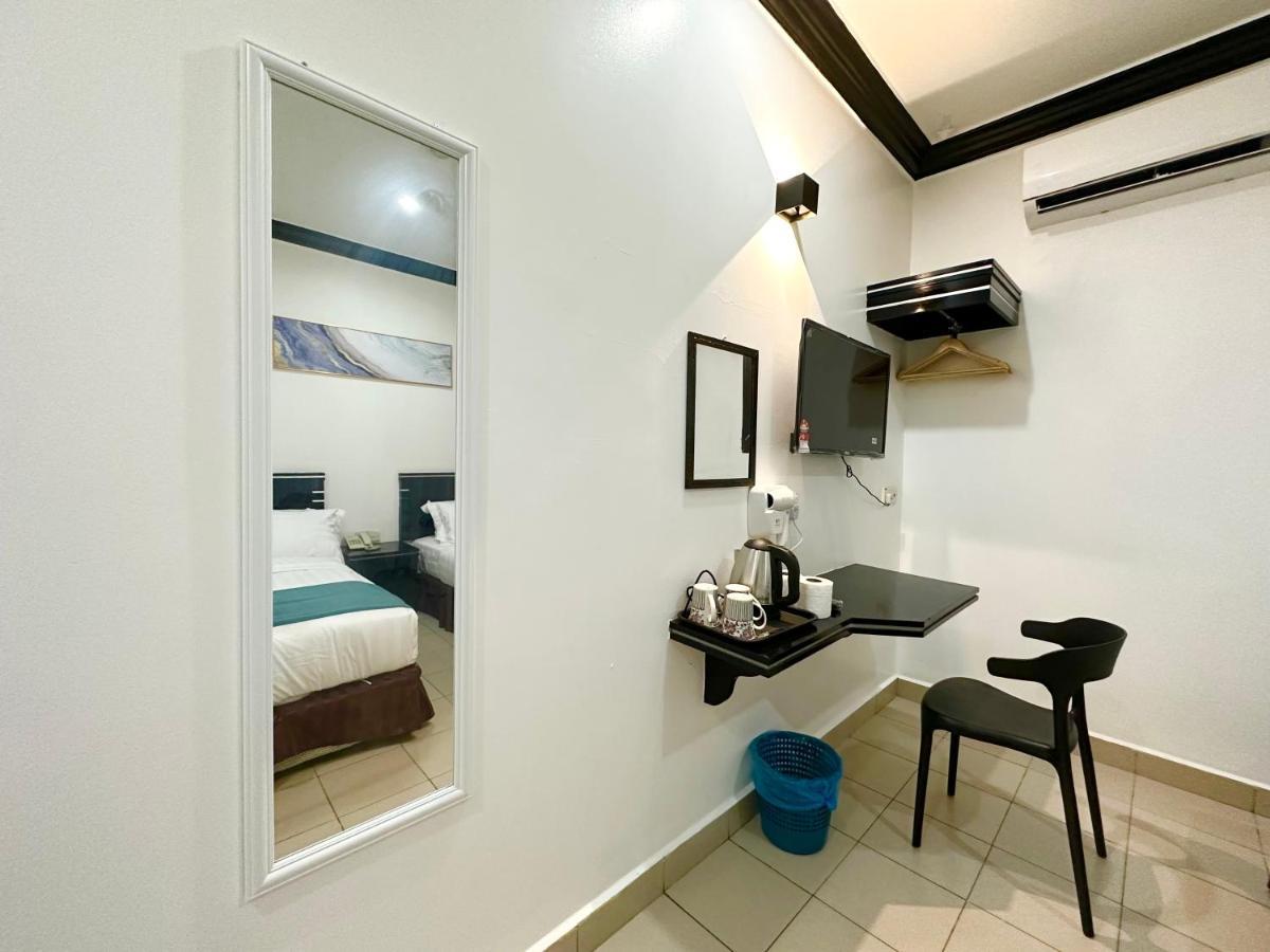 Hotel Tourist City Centre By Hotspot Essential Kota Kinabalu Exterior foto