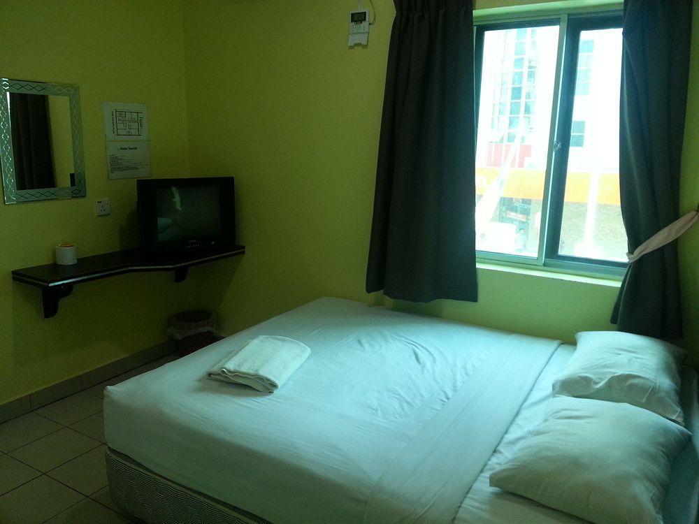 Hotel Tourist City Centre By Hotspot Essential Kota Kinabalu Exterior foto