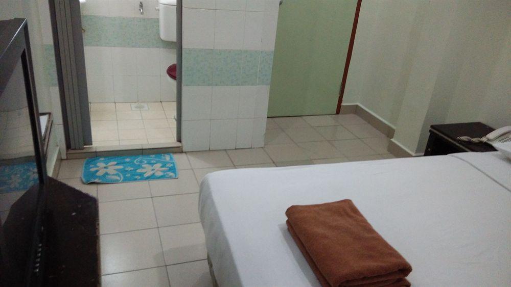 Hotel Tourist City Centre By Hotspot Essential Kota Kinabalu Exterior foto